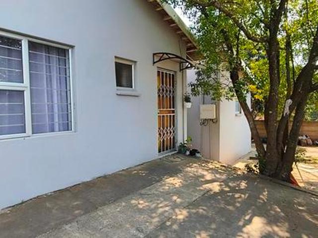 fully furnished bachelor flat to let.