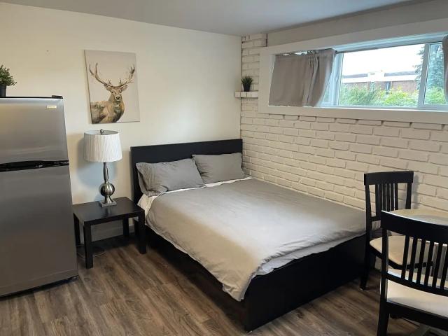 Fully Furnished Bachelor Unit – close to University of Calgary