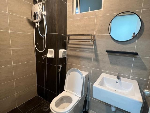 Fully Furnished Balcony Queen Bedroom @ Residence @ Suasana Damai @ MALE/MIXED UNIT