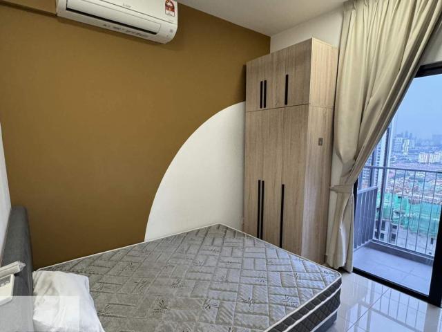 Fully Furnished Beautiful Balcony Room in Kepong