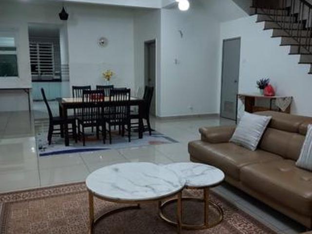 Fully furnished Bkt Banyan SP 4Bedrooms en suite bathrooms 2storey