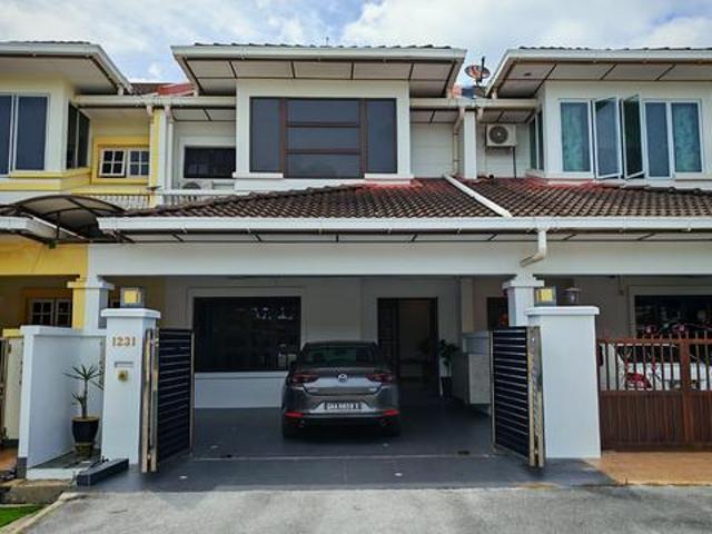 Fully furnished Double Storey Terrace Intermediate House Stutong