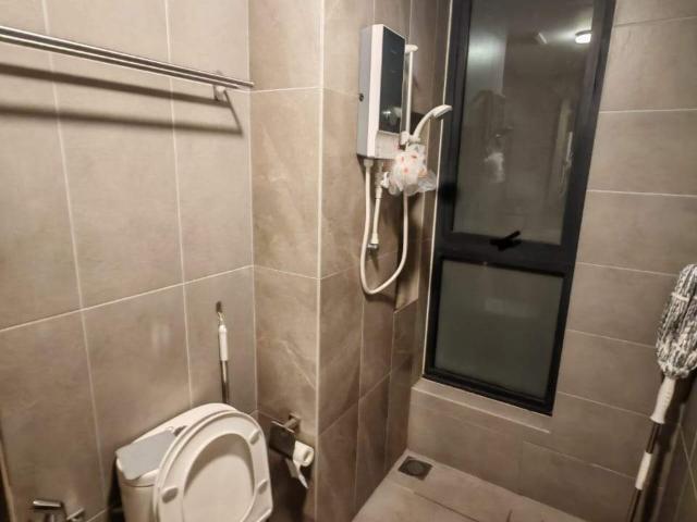 [Fully Furnished Female Only] Cozy Medium Queen Bedroom With Bathroom 2 Person Shared Only !