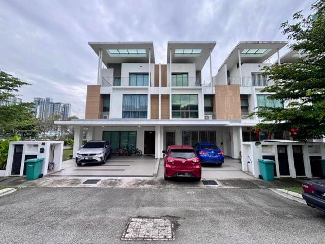 Fully Furnished Freehold 3 Storey Lake Point Residence Cyberjaya 6Bed