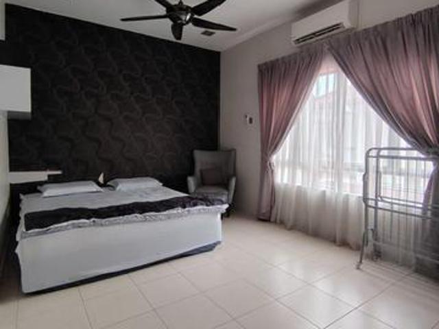 Fully Furnished Home Near exit to Kesas Pulau indah Westport