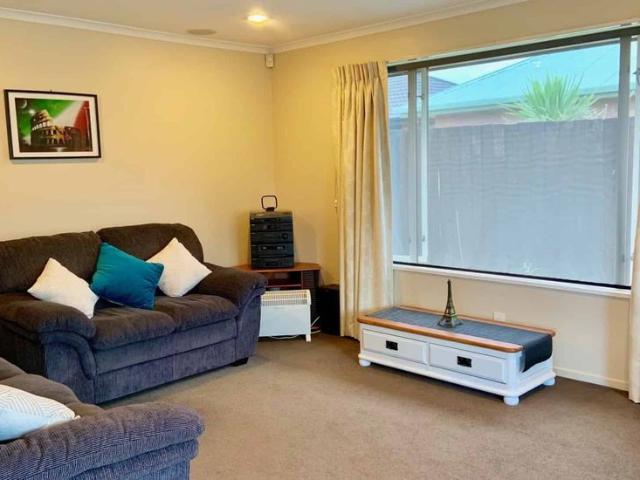 Fully Furnished Immaculate Rear Townhouse!