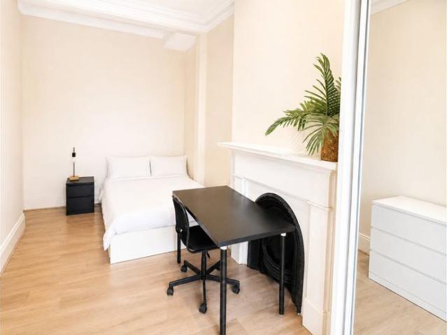 Fully Furnished Inner City Rooms