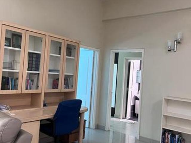 Fully furnished IRegency condo near USM
