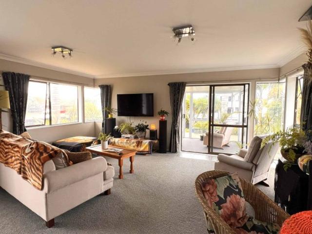 Fully Furnished Oasis in Papamoa Beach!