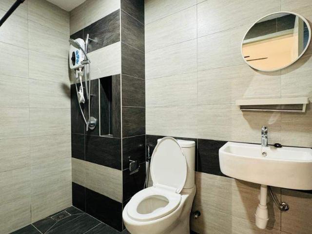 Fully Furnished Master Room, 1 Min Walk to MRT! 1st July Move In
