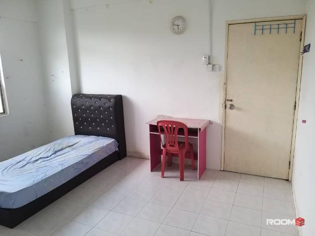 Fully furnished Master room for rent at Pangsapuri Seri Indah near the Mines, KTM Serdang