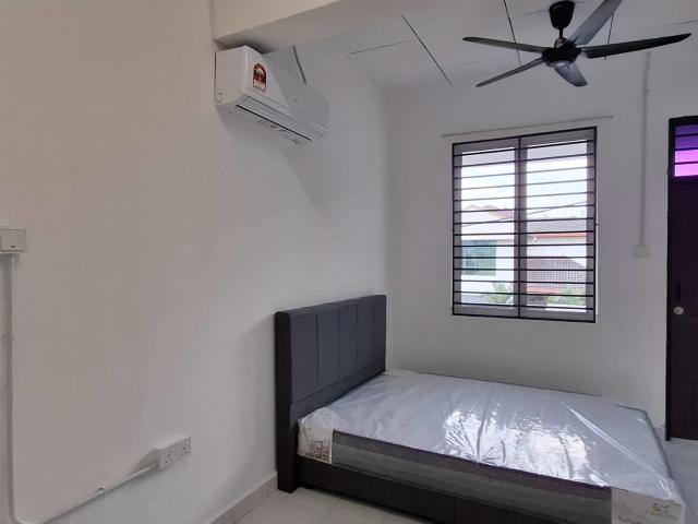 Fully furnished master room@Pasar Besar Klang@LRT Station