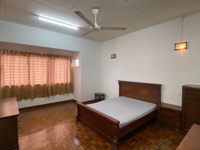 Fully Furnished Master Room Queen bed with A/C & Window at Sepah Puteri 5/18