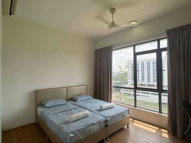 Fully Furnished Master Room w Monthly Cleaning @ Utropolis Glenmarie