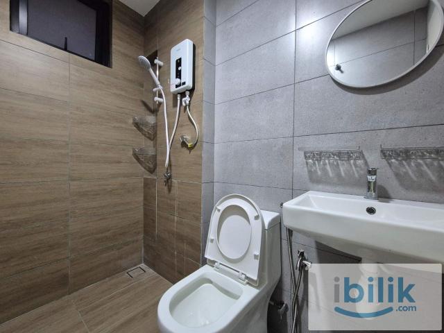 Fully Furnished Master Room with Carpark, FREE Cleaning, Utilities & Wifi @ Batu Kawan