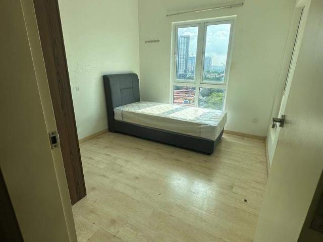 Fully furnished medium room