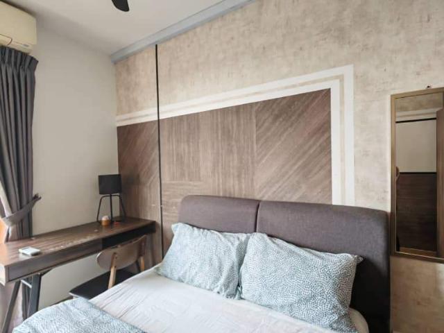 Fully Furnished Middle Queen bedroom for rent at Emporis @ Kota Damansara