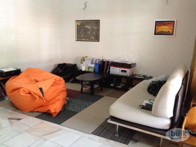 Fully Furnished Middle Room