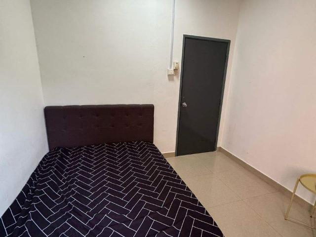 Fully Furnished Middle room at Cengal Condominium Walking to LRT