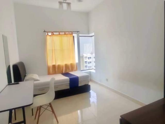 Fully furnished middle room available at Pelangi Utama Condominium