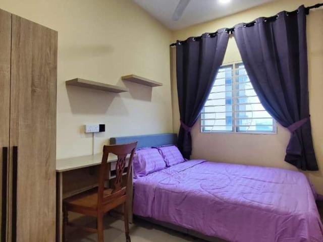 Fully Furnished Middle Room for only RM800! Ready to move in prefer females
