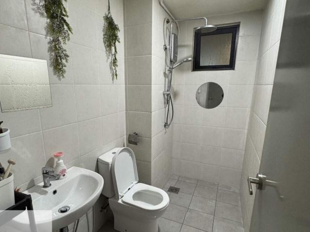 Fully Furnished Middle room @ M Centura
