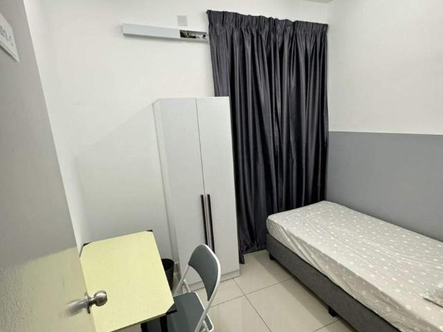 Fully Furnished Middle Room Mizumi Residence, Kepong. Free wifi, cleaning service, 850M to MRT Metro Prima