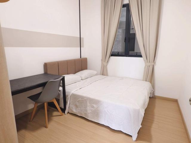 Fully Furnished Middle Room | Walk to MRT | Ready to Move In