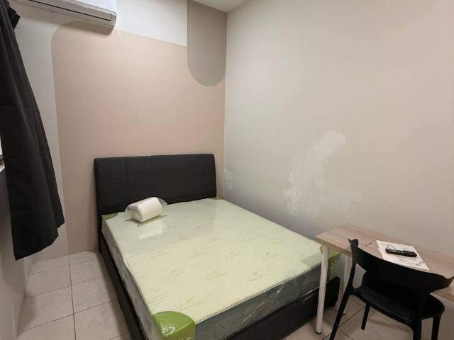 Fully Furnished Middle room with Aircond & Window for Rent at Platinum OUG