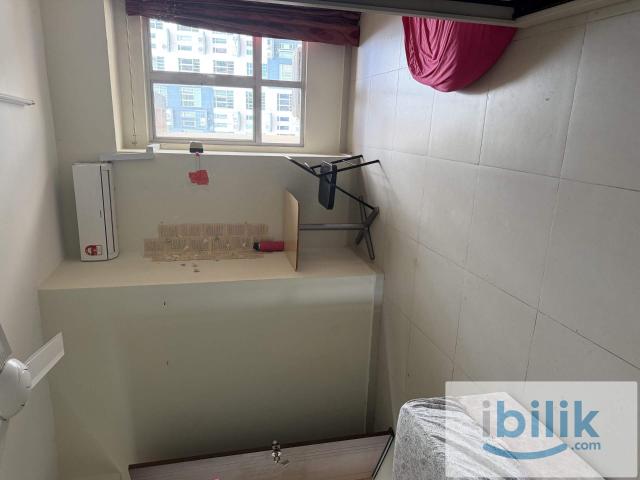 Fully Furnished Middle Room with Open terrace