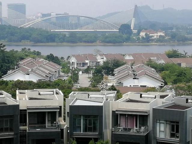Fully Furnished Mirage By The Lake Residence Cyberjaya