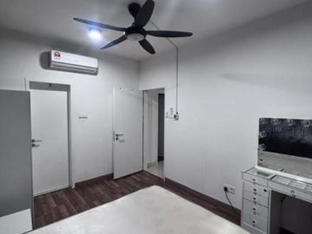FULLY FURNiSHED MUSLIM PREFERRED