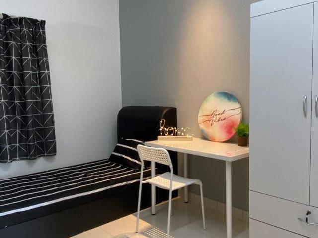 Fully furnished Single room for rent at Kinrara Puchong 5mins drive to LRT