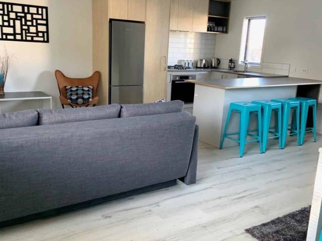Fully Furnished Spacious Inner City Apartment in Prime Location!