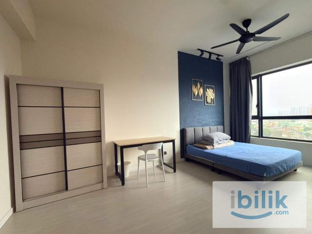 Fully furnished Spacious Master Room with En Suite bathroom for rent