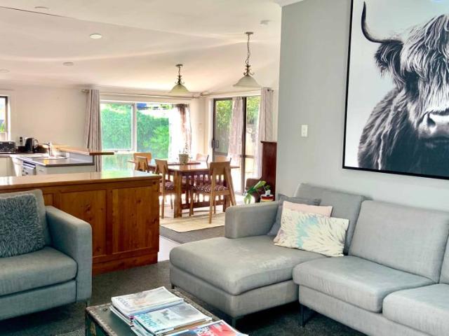 Fully Furnished Spacious Sundrenched Bungalow!
