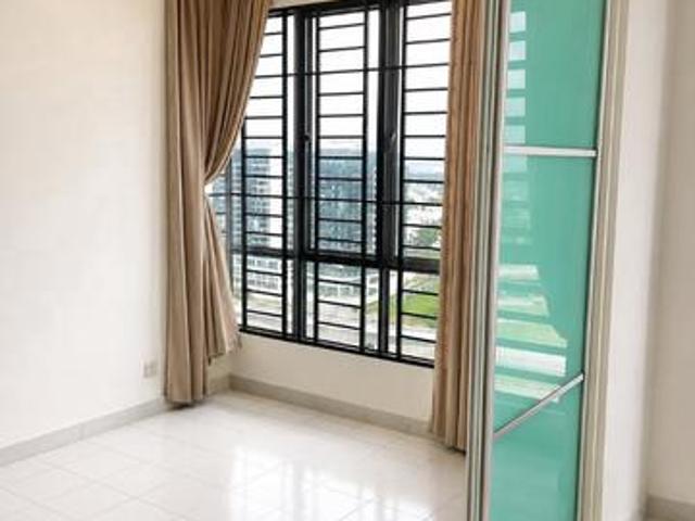 Fully Furnished Studio Casa TiaraWalk to KTM LRTMove in Ready