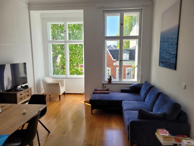 fully furnished sunny 3 room historic apartment in Berlin Friedenau