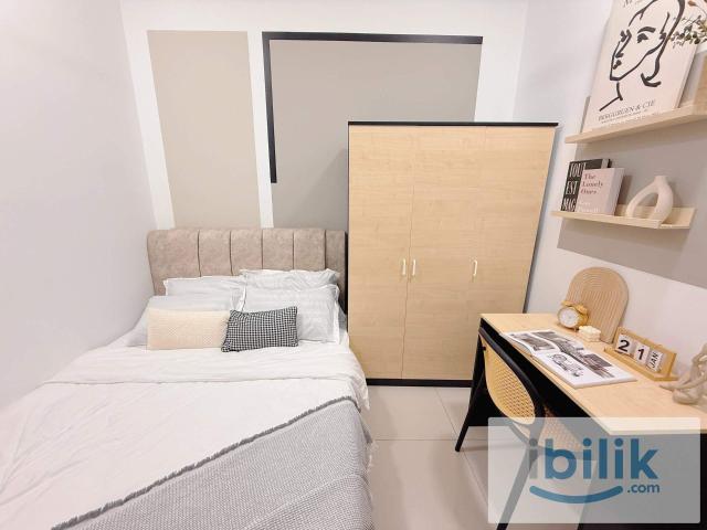 Fully furnished premium queen room! Work from home friendly