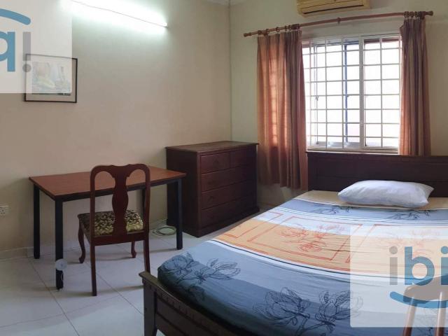 Fully furnished room with AC, 2km from Lotus' Cheng, Melaka Tengah