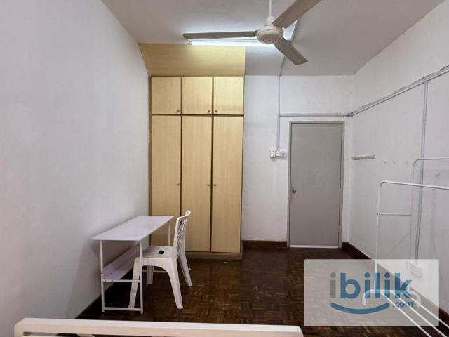 Fully Furnished room with wardrobe @ Bandar Utama
