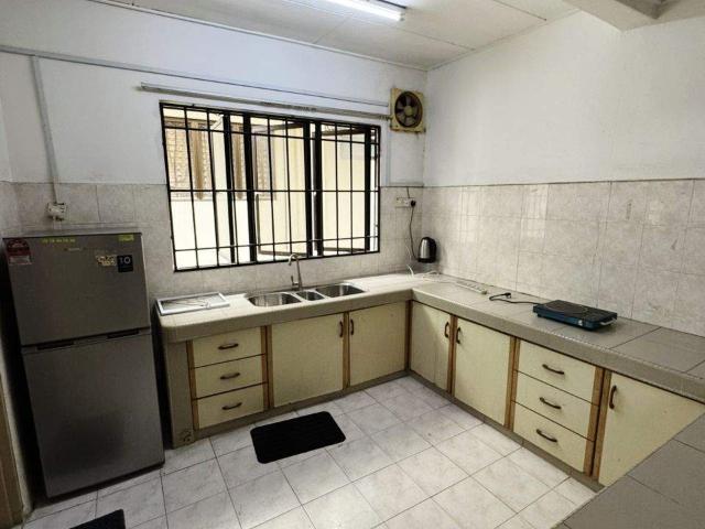 Fully Furnished room with wardrobe @ Bandar Utama