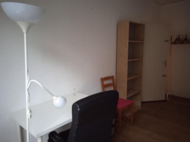 fully furnished room available for female