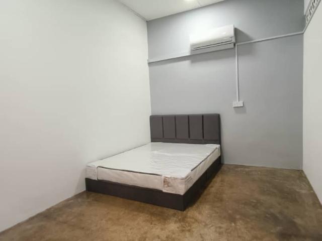 Fully Furnished Room For Rent At Ara Damansara Master Bedroom
