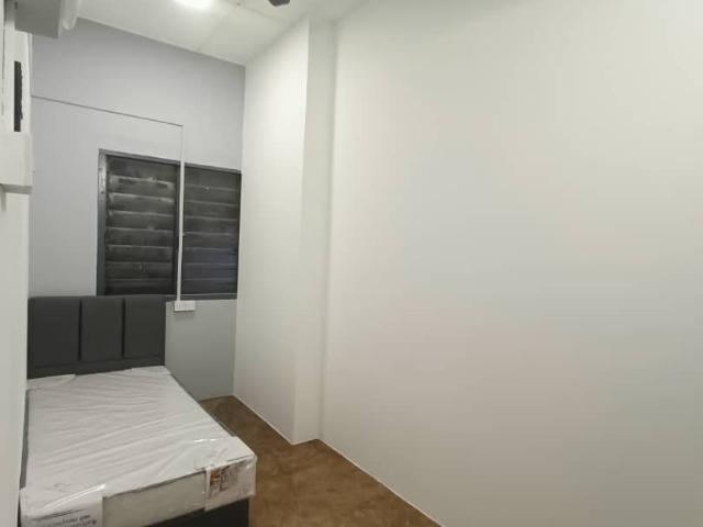Fully Furnished Room For Rent At Section 17, Petaling Jaya Middle Bedroom