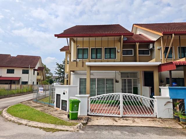 Fully Furnished Renovated Teres Cornerlot Bandar Putra Kempadang