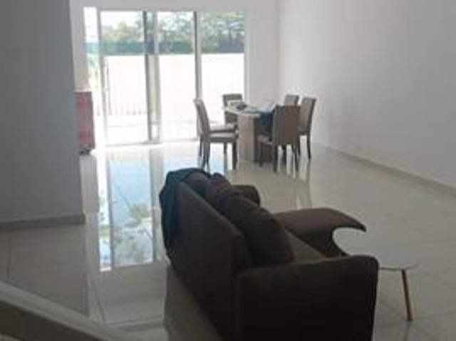 Fully furnished renovated with 2 carpark at Batu Kawan near airport