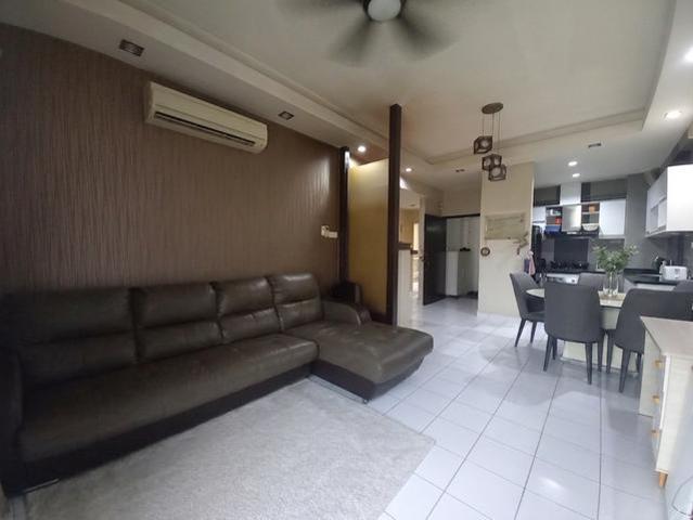 Fully furnished three room corner unit in Bandar Menjalara