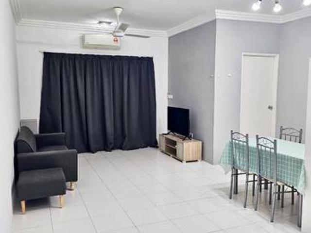 Fully Furnished Tri Pinnacle 2 Carparks Vacant Now