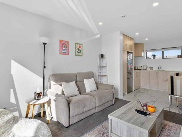 Fully Furnished Two Bedroom Apartment Opposite New Brighton Beach